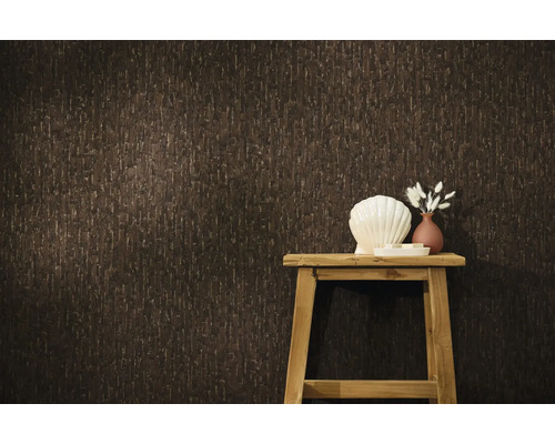 Tapeta s vertikální strukturou na zdi