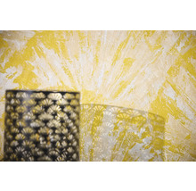 Nástěnná dekorace s dekorativní malířskou technikou a stínidlem lampy