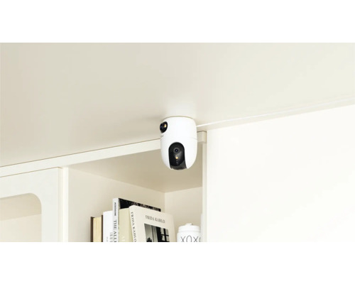 Bezpečnostní kamera namontovaná na stropě