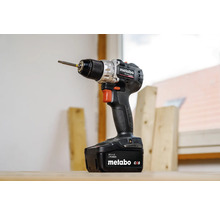 Akumulátorový vrtací šroubovák Metabo s bitem