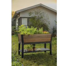 Dřevěný a plastový vyvýšený záhon s úložným prostorem na zahradě