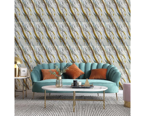 Obývací pokoj s obkladem stěn se vzhledem mramoru, pohovkou a konferenčním stolkem