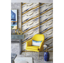 Design pokoje s nástěnným panelem s mramorovým vzorem ve zlaté a modré barvě