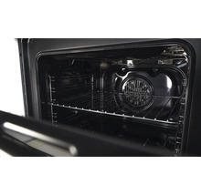 Vnitřek trouby s roštem