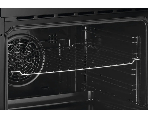 Vnitřek trouby s grilem a zasouvacími prvky