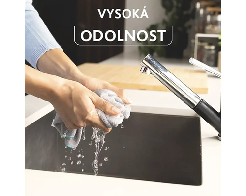 Osoba ždímá hadr nad dřezem, text: Vysoká odolnost