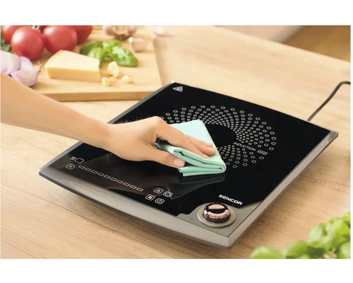 Čištění indukční varné desky hadříkem