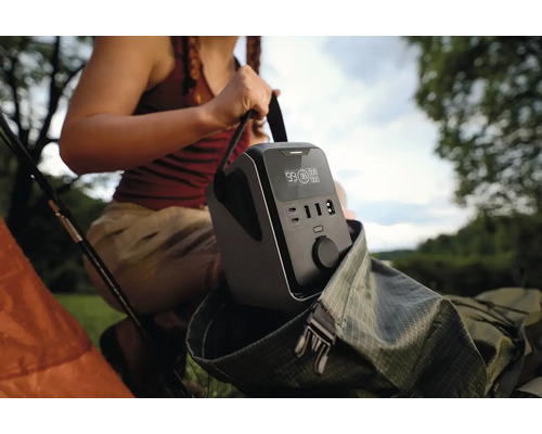 Přenosná napájecí stanice v batohu pro kempování