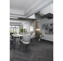 Světlá jídelna s jídelním stolem, židlemi a tmavou parketovou podlahou do stromečku