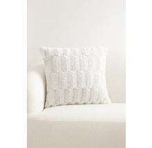 Dekorační polštář se vzorem na pohovce