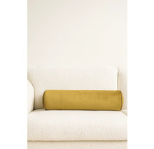 Žlutý válecí polštář na pohovce