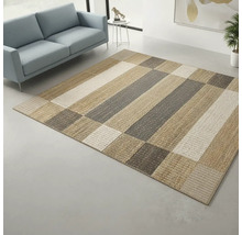 Vzorovaný koberec v obývacím pokoji