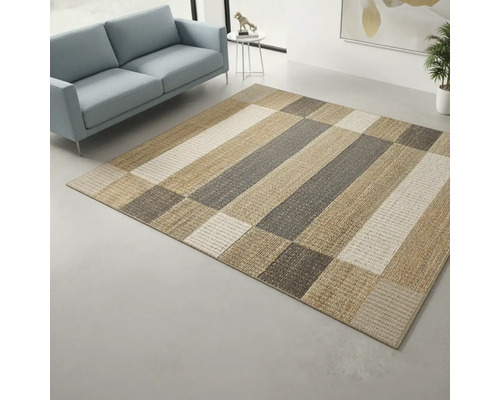 Vzorovaný koberec v obývacím pokoji