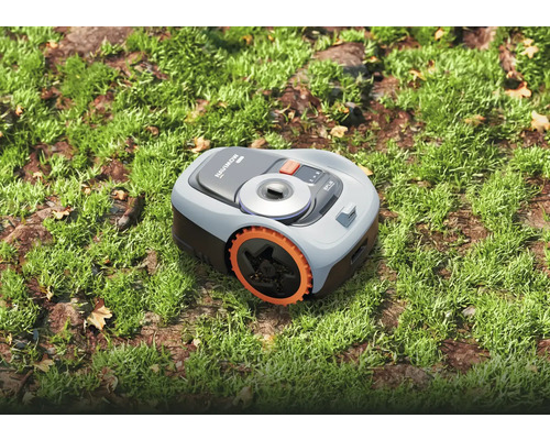 Robotická sekačka na trávníku