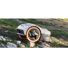 Robotická sekačka na nerovném terénu s kameny