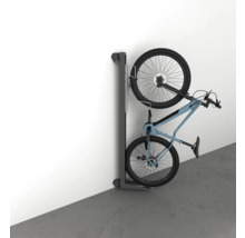 Zdvihák na kola se dvěma koly namontovaný na stěně