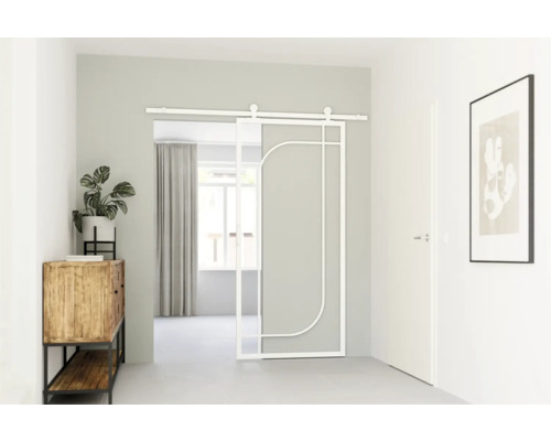 Interiér s posuvnými dveřmi a komodou s rostlinou