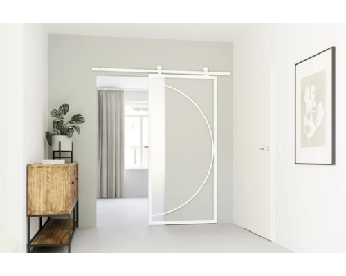 Interiér s posuvnými dveřmi, komodou, pokojovou rostlinou a zarámovaným obrazem