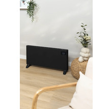 Černý radiátor v obývacím pokoji