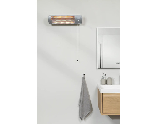 Koupelna s infračerveným zářičem na zdi, umyvadlem a zrcadlem