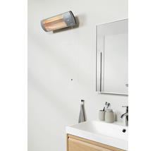 Koupelna s infračerveným ohřívačem namontovaným na stěně