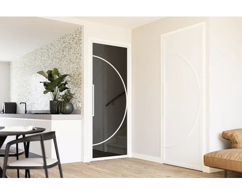 Moderní interiér s designem dveří a bytovými doplňky