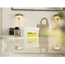 Kbelík barvy Abamal proti plísním na stole