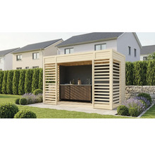 Venkovní kuchyně s dřevěným rámem a pracovní deskou na zahradě