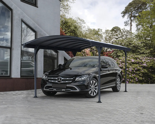 Auto pod carportem