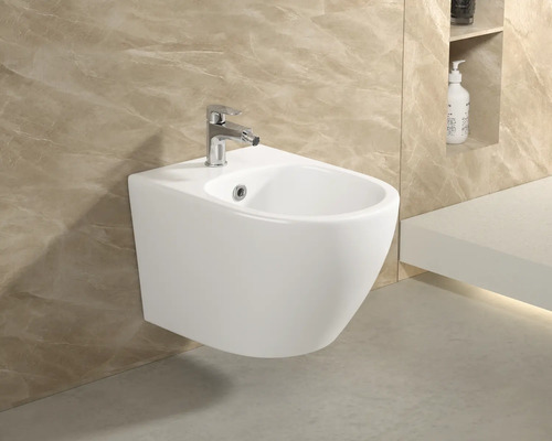 Závěsný bidet s vodovodní baterií v koupelně