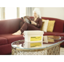 Kbelík s protiplísňovým prostředkem Abamal Proti plísním na stole