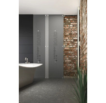 Moderní koupelna s vanou, deskou SwissPor a cihlovou zdí