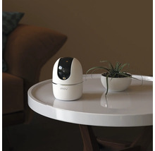 Monitorovací kamera IMOU na stole