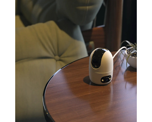 Bezpečnostní kamera na stole
