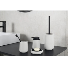 Koupelnová sada s dávkovačem mýdla, miskou na mýdlo, kelímkem na zubní kartáčky a toaletní štětkou na umyvadle