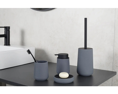 Koupelnová sada s dávkovačem mýdla, miskou na mýdlo, kelímkem na zubní kartáčky a toaletní štětkou