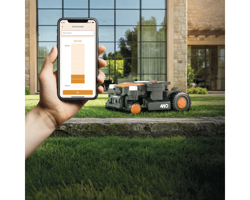 Robotická sekačka na trávu je ovládána pomocí aplikace pro chytré telefony pro nastavení výšky sečení.