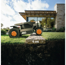 Robotická sekačka na trávníku s výškou schodu šest centimetrů.