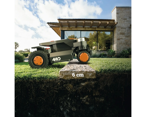 Robotická sekačka na trávníku s výškou schodu šest centimetrů.