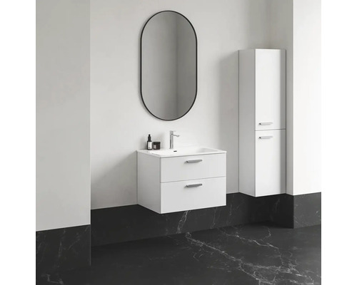 Koupelna s umyvadlovou skříňkou, zrcadlovou skříňkou a zrcadlem