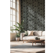 Obývací pokoj s pohovkou, konferenčním stolkem a botanickou tapetou