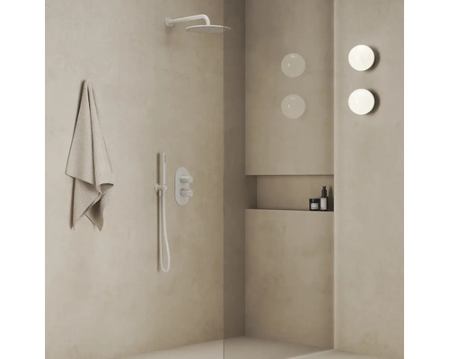 Sprchový kout se stropní sprchou, ruční sprchou, termostatem a ručníkem