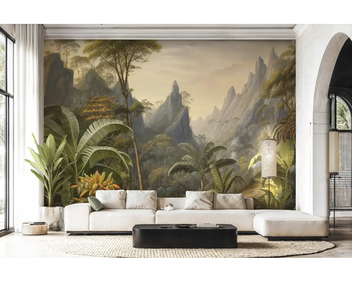 Obývací pokoj s fototapetou tropické horské krajiny s palmami, světlou pohovkou a černým konferenčním stolkem.
