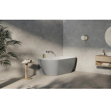 Moderní, světlá koupelna s oválnou bílou vanou, šedými stěnami s texturou, dřevěným nábytkem a minimalistickým stylem.