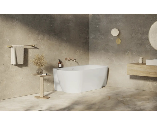 Moderní koupelna s volně stojící vanou, držákem na ručníky a umyvadlem