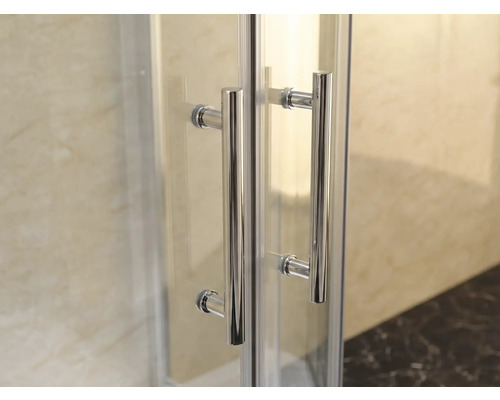 Detail dveřních klik sprchového koutu