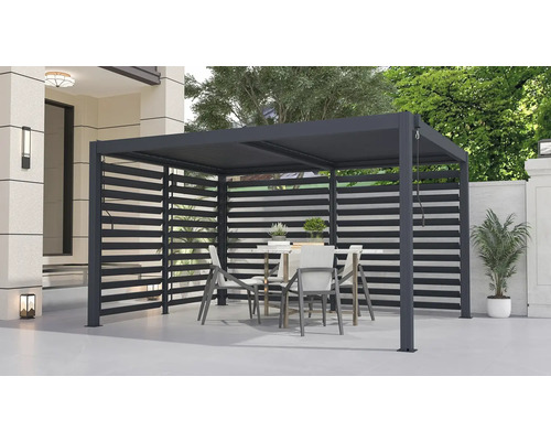 Čtvercová pergola s lamelovými stěnami a jídelní soupravou na terase.