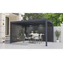 Moderní šedá pergola s jídelním stolem a židlemi na zahradě