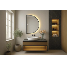 Moderní koupelna se zrcadlem, umyvadlovou skříňkou a rostlinami