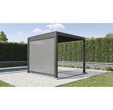 Moderní pergola s bočním dílem v zahradní oblasti